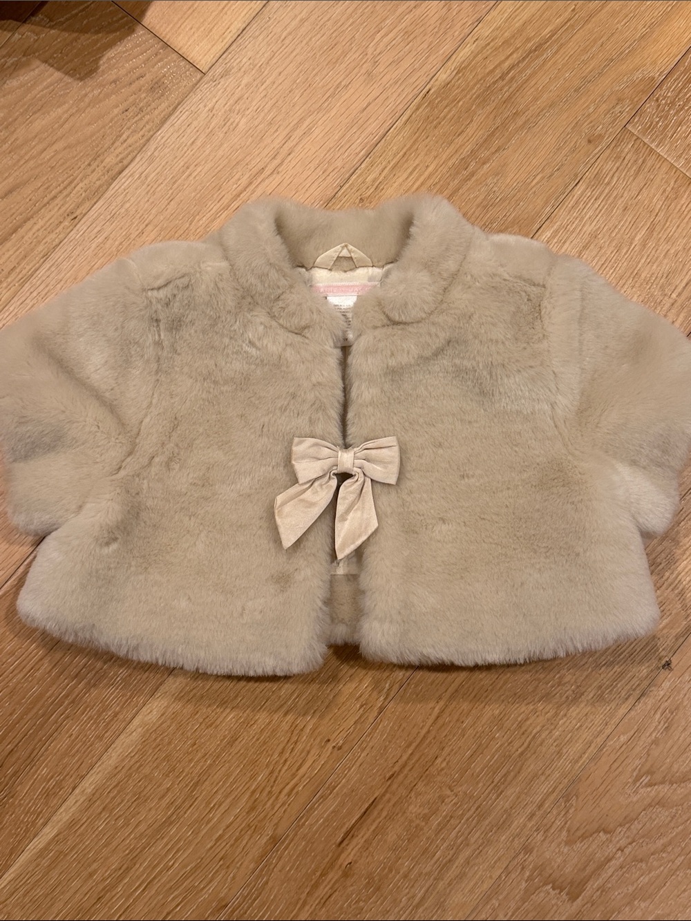 Janie and Jack Light Beige Faux Fur Bow-Front Kids Coat 4/5T